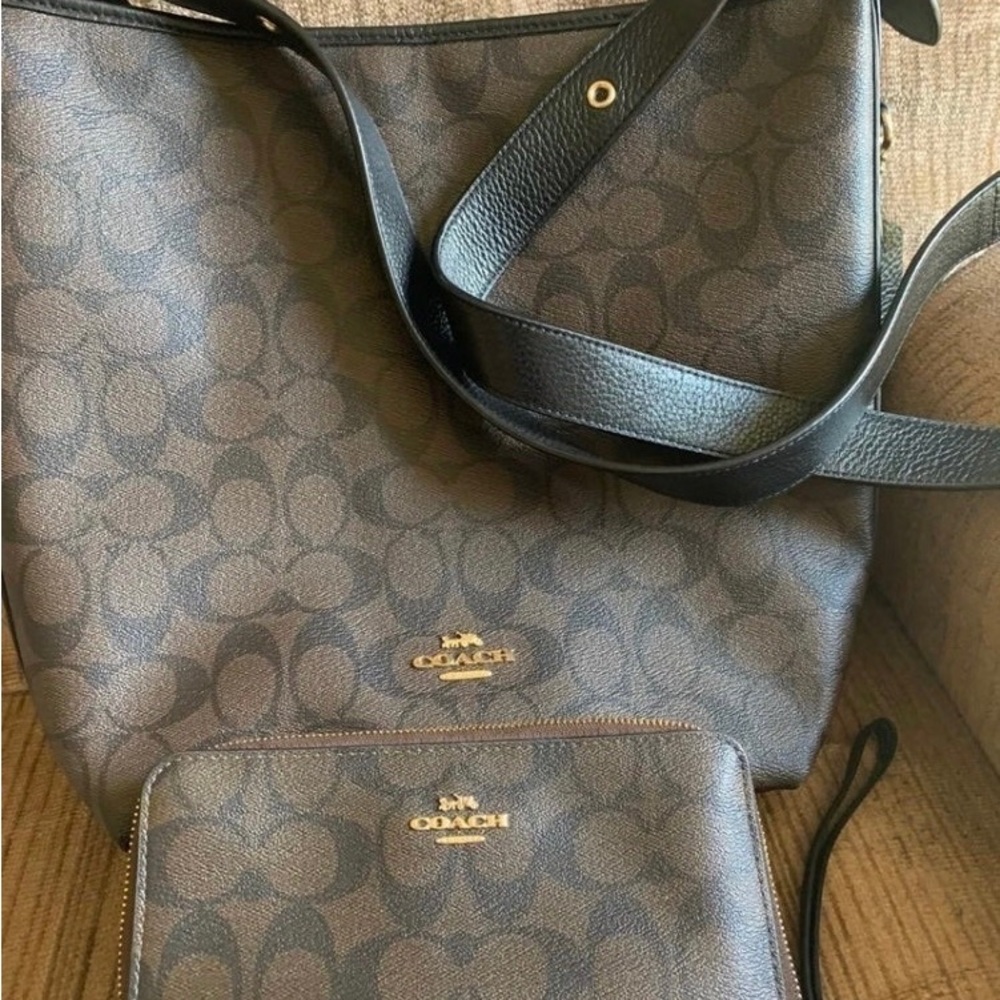 Coach Val Duffle/Wallet Set